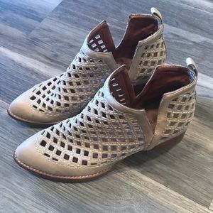 Jeffrey Campbell Tan Spring Booties Size 8